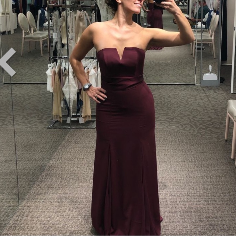 V-Wire Crepe Mermaid Bridesmaid Dress
VERA WANG